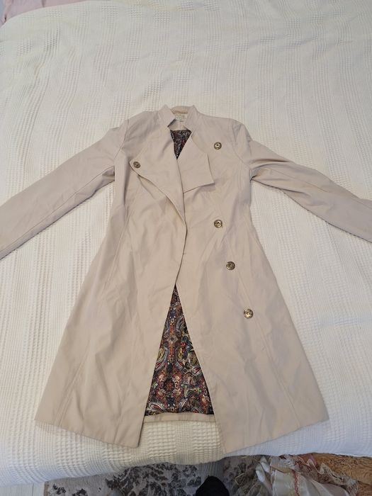 Пальто світлобежевого кольору