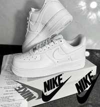 Nike Air Force 1 '07 Rozmiar 39 niskie trampki