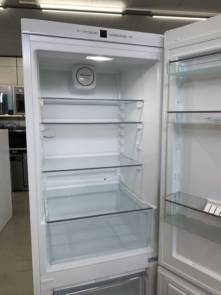 Холодильник Miele KFN 29142 WS 2м