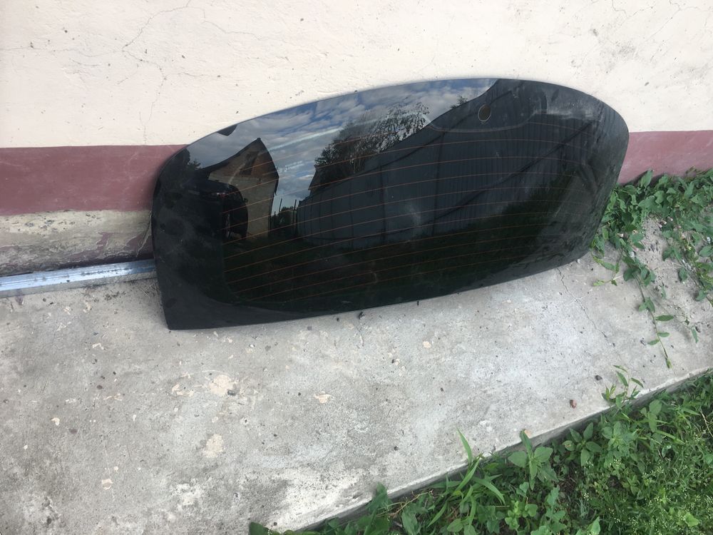 Заднє скло на NISSAN QASHQAI
