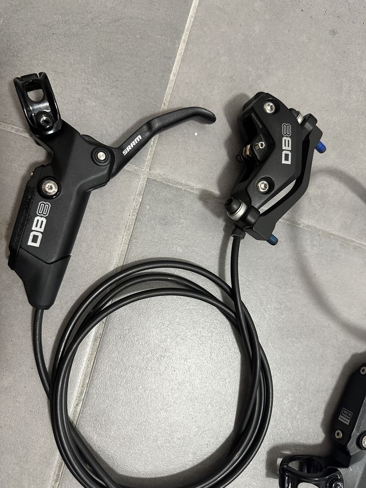 Zestaw hamulce SRAM DB8 i tarcze SRAM 200mm