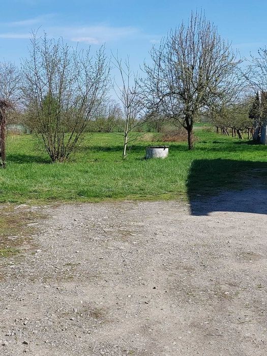 Ładny dom piętrowy z duża malowniczą działką do wynajęcia - ok.Połańca