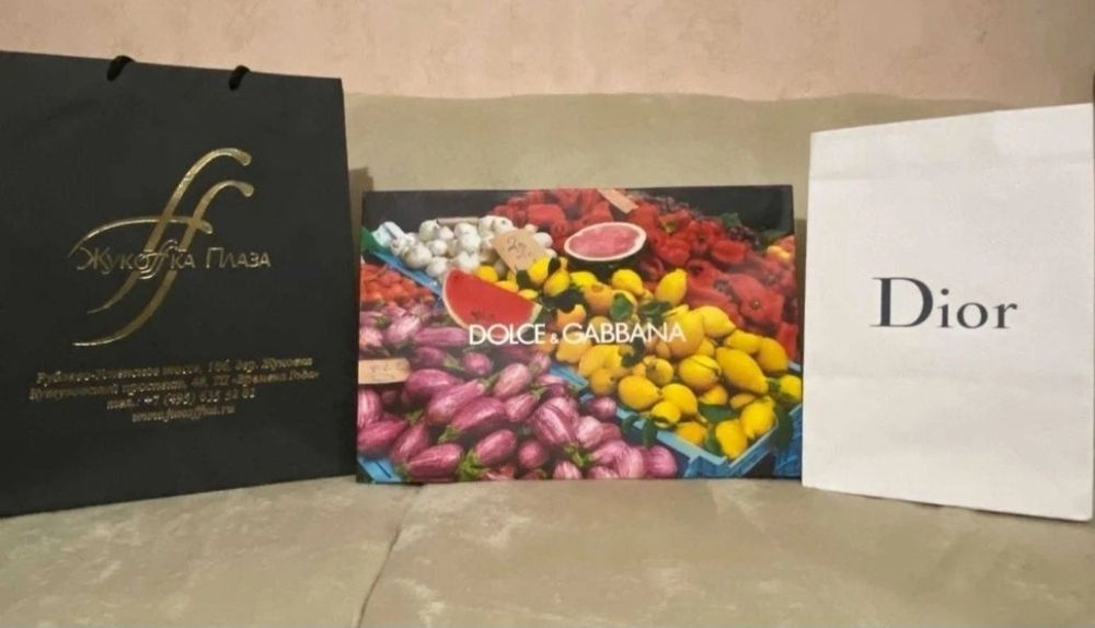 Оригинальные пыльники, пакеты от известных брендов.