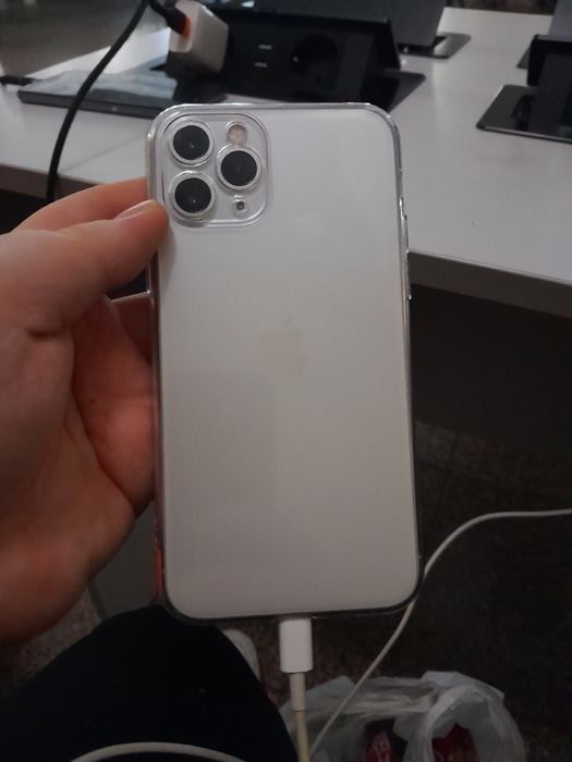 Айфон 11 про на запчастини