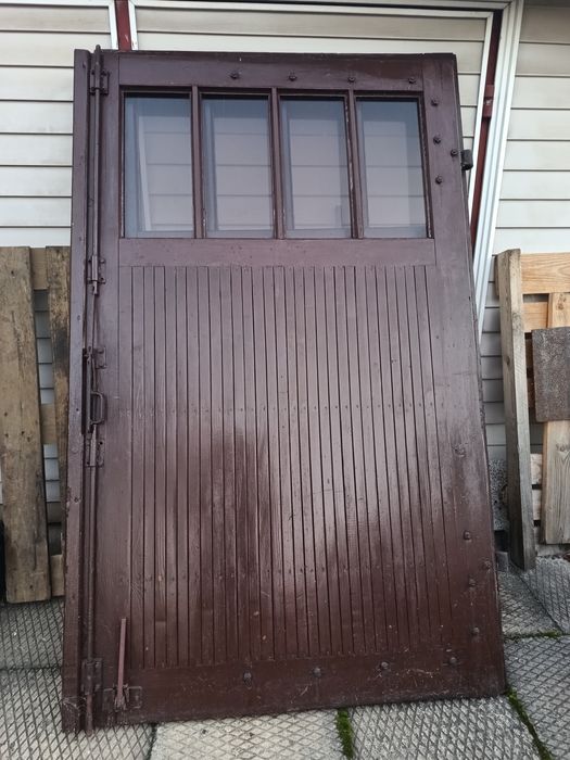 Drzwi do garażu drewniane dwuskrzydłowe