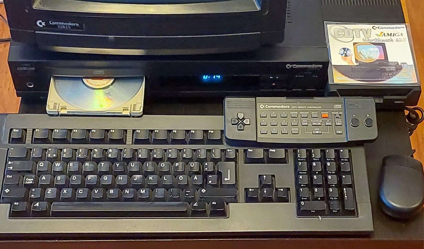 Amiga CDTV z monitorem 1084S