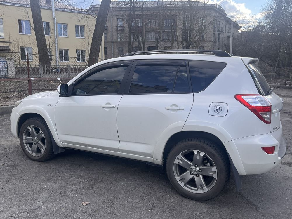 Продам Toyota RAV4