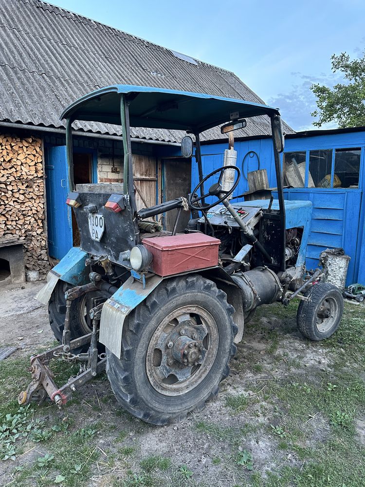 Трактор у робочому стані,обслужений.