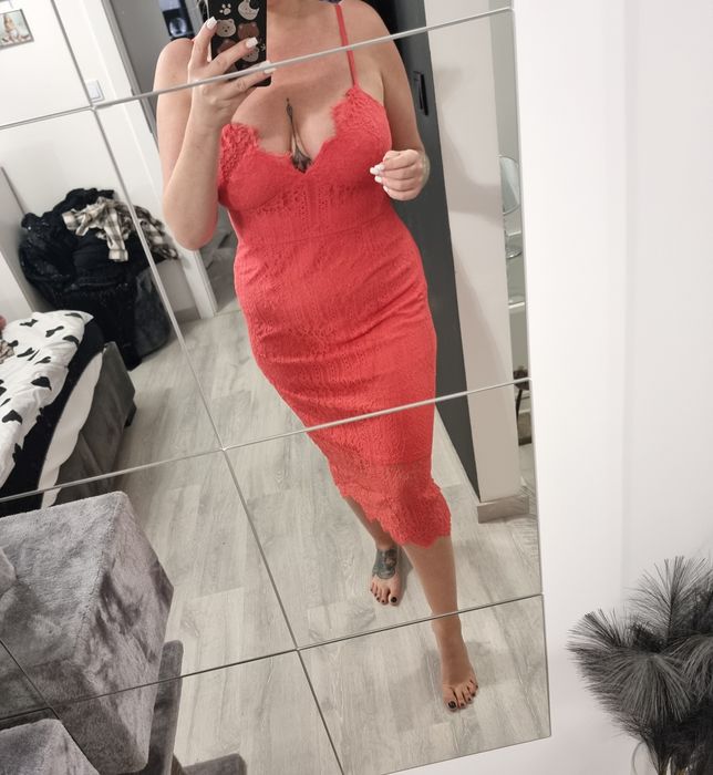 Koronkowa sukienka 44