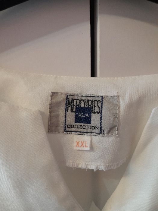 Elegancka biała koszula bluzka z krótkim rękawem z guzikami i haftem