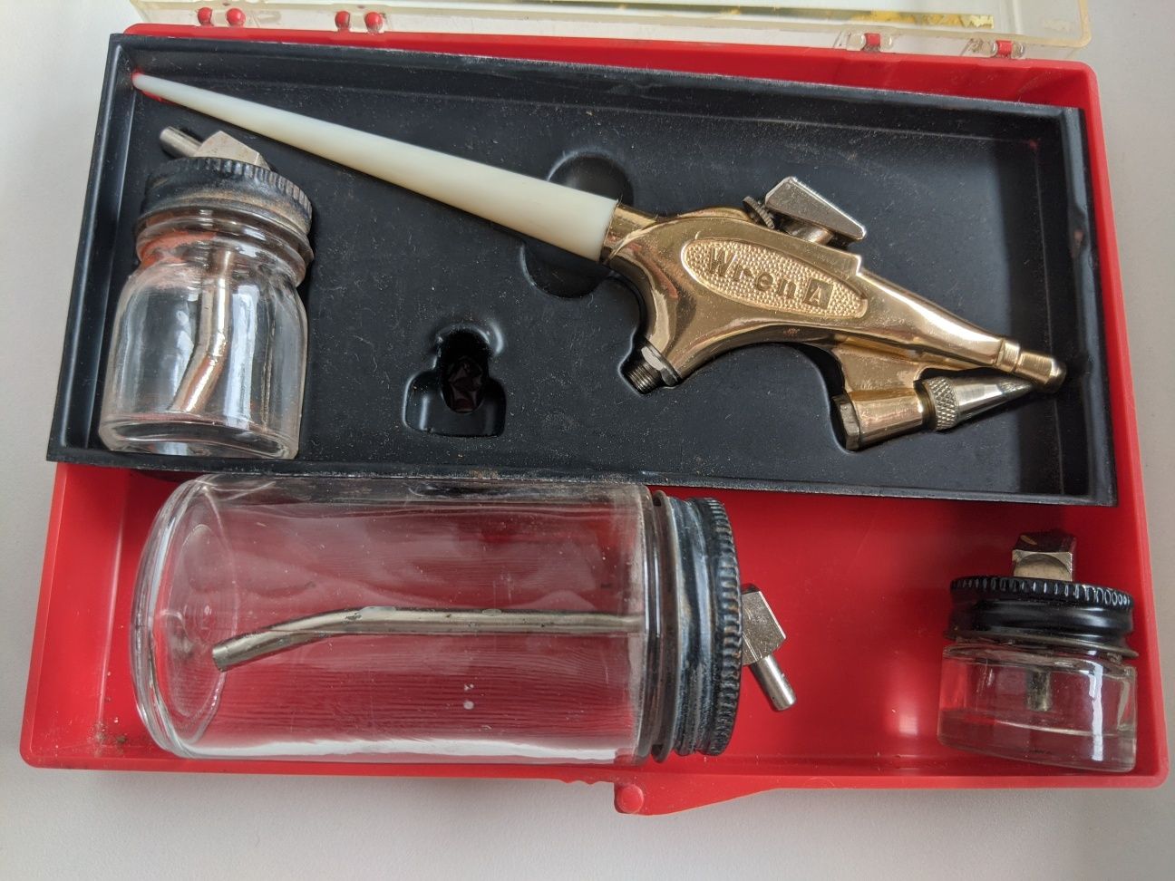 Pistolet do malowania aerografem Wren Model A firmy Binks