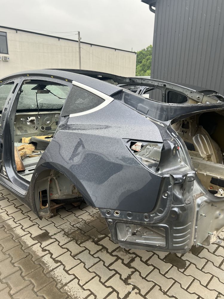 Четверть права/ліва tesla model 3