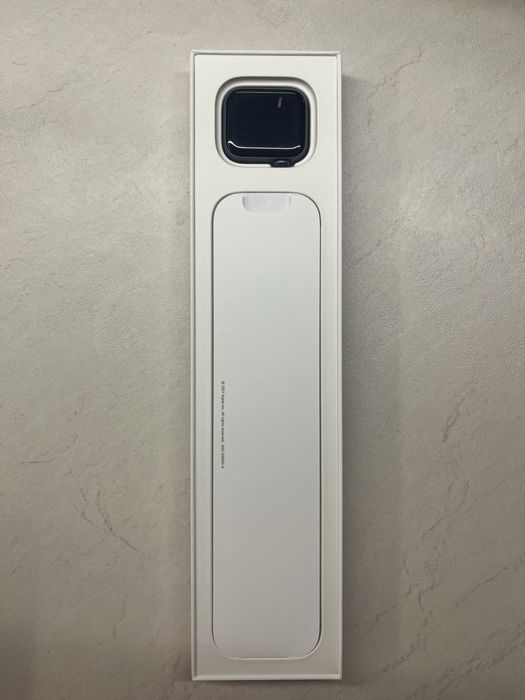 Продам Apple Watch SE