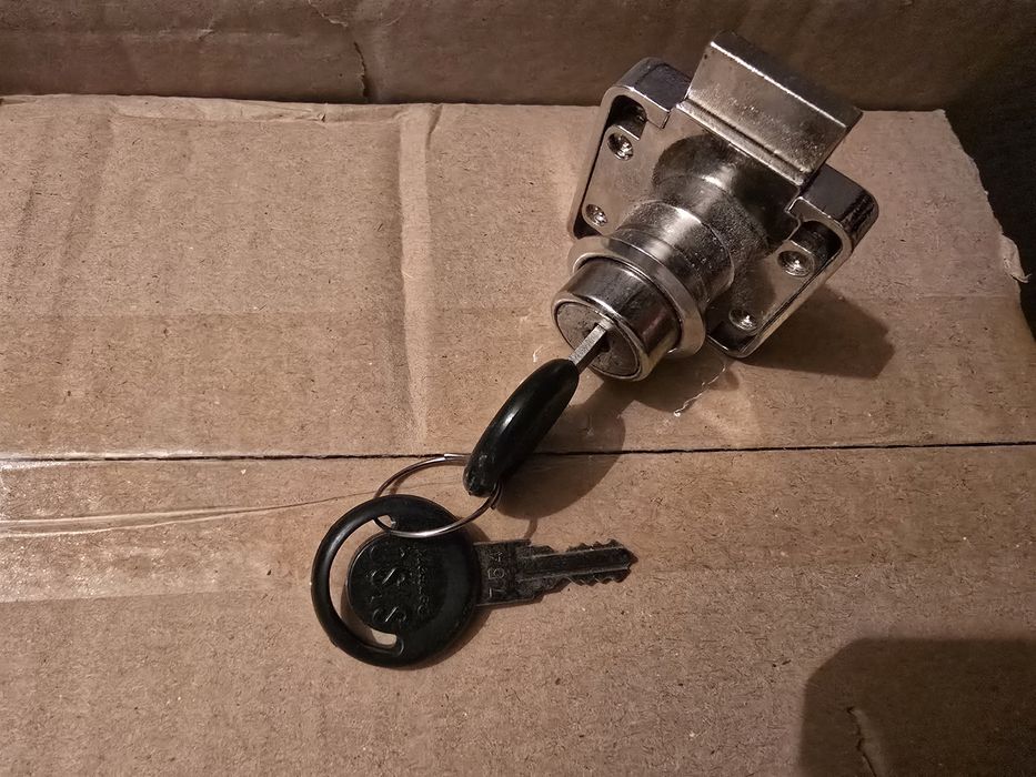 Zamek meblowy kwadratowy 2szt SISO X850 fi19x22mm CK