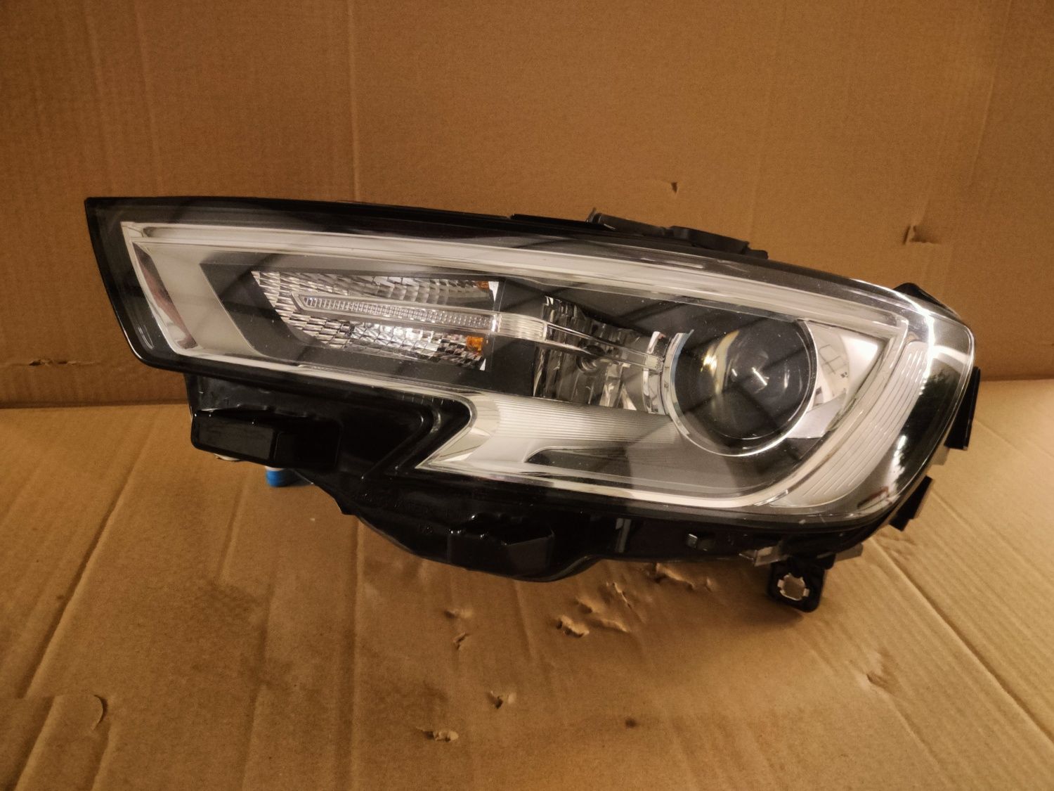 Lampa Audi a3 lift 2016 - 2020 bi-ksenon 8V0