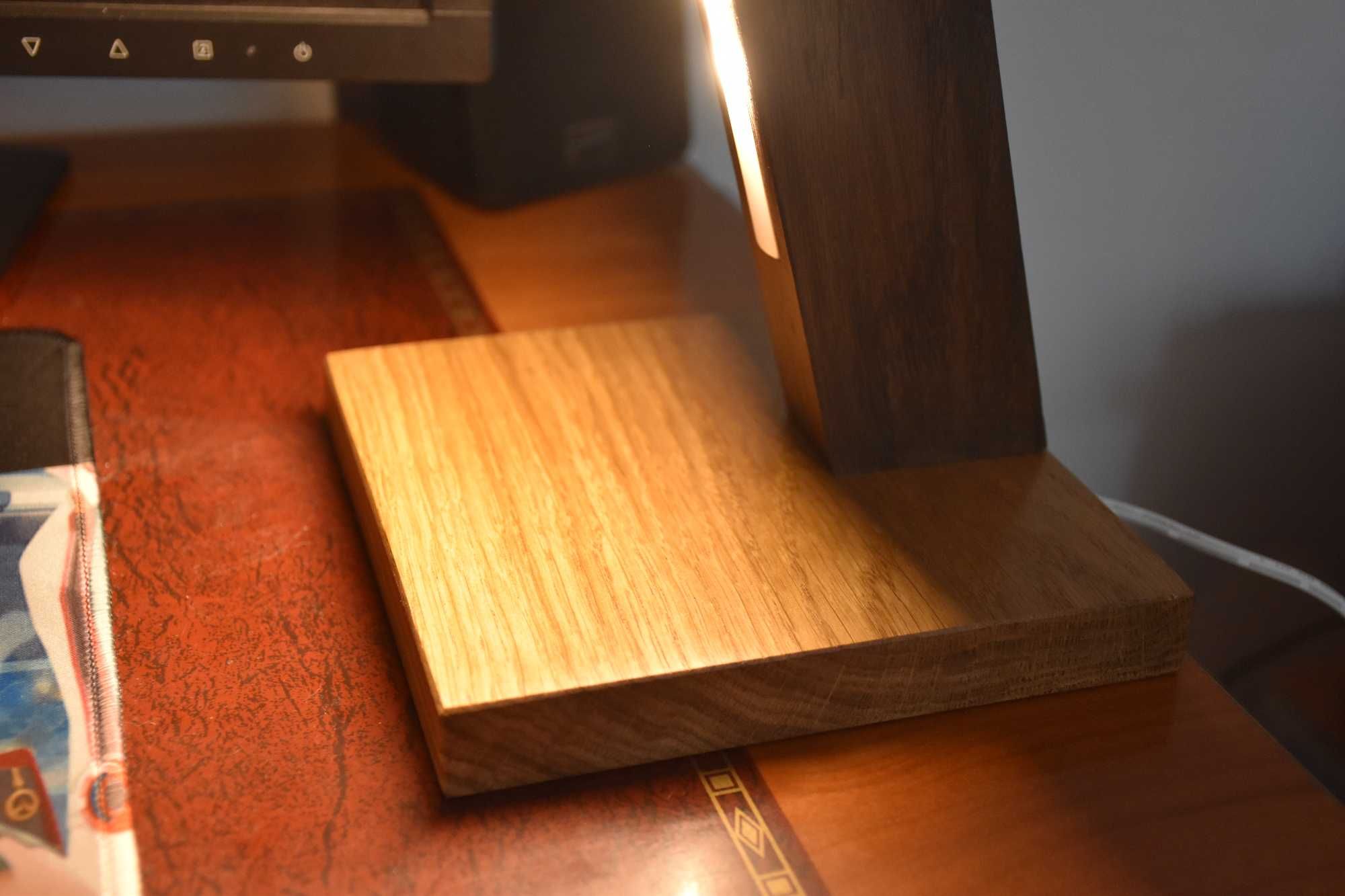 Lampka biurkowa LED