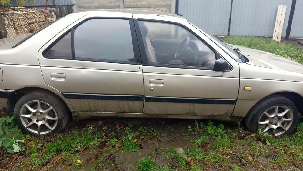 Продам пежо 405 на запчасти или ремонт