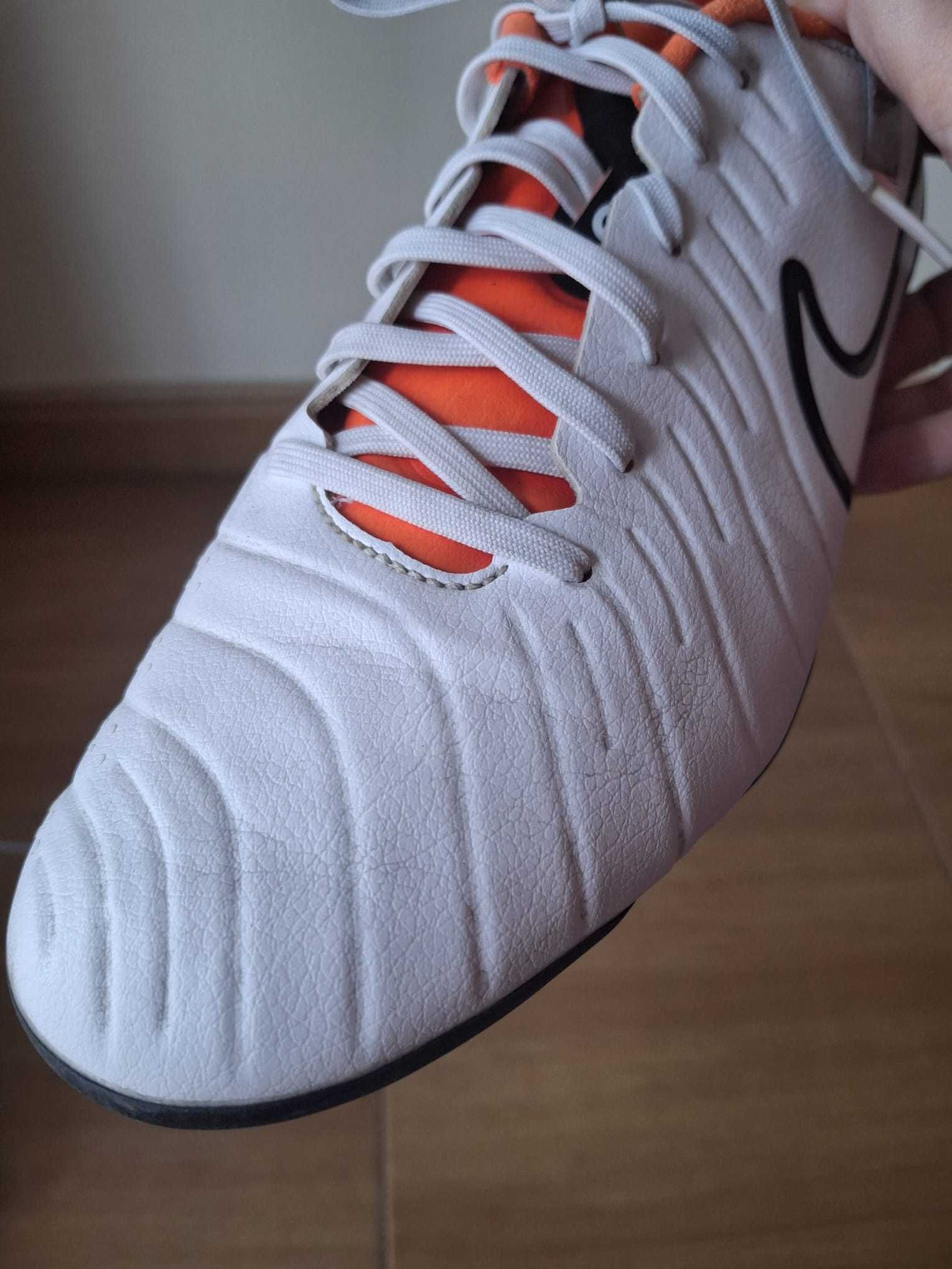 Chuteiras de futebol da marca Nike