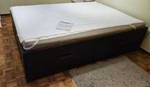 Cama com arrumação