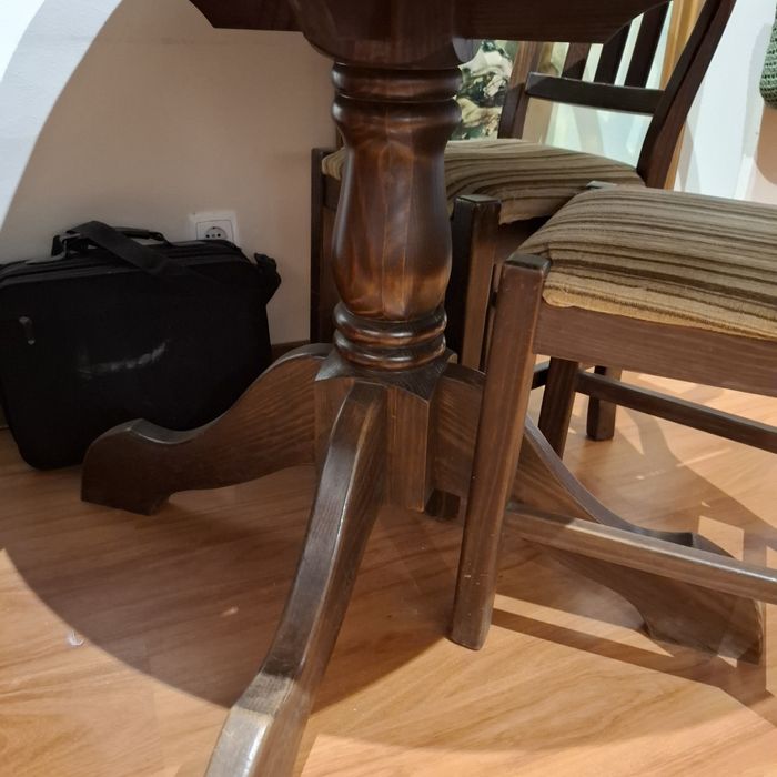 Vendo Mesa de jantar redonda e 6 cadeiras