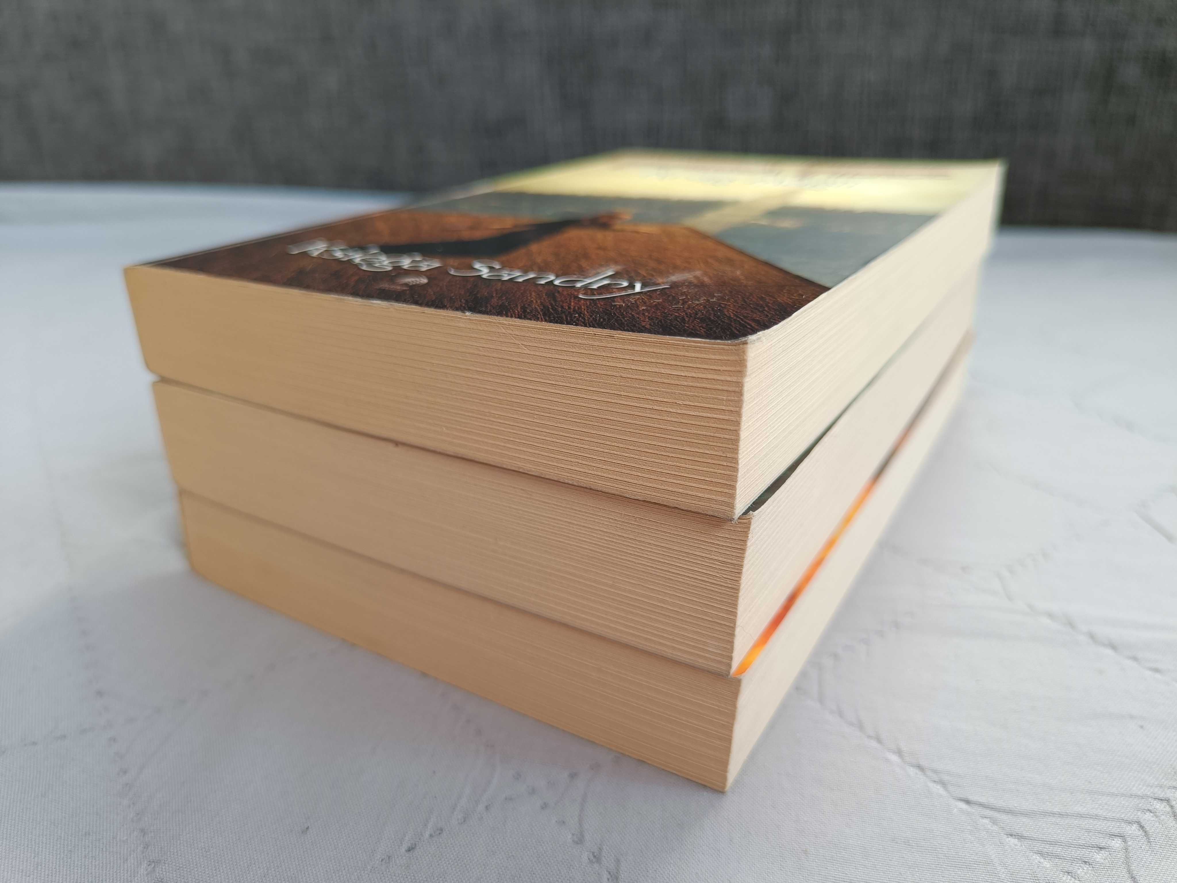 Tamora Pierce, Krąg Magii: 1. Księga Sandry, 2. Tris, 3. Daji
