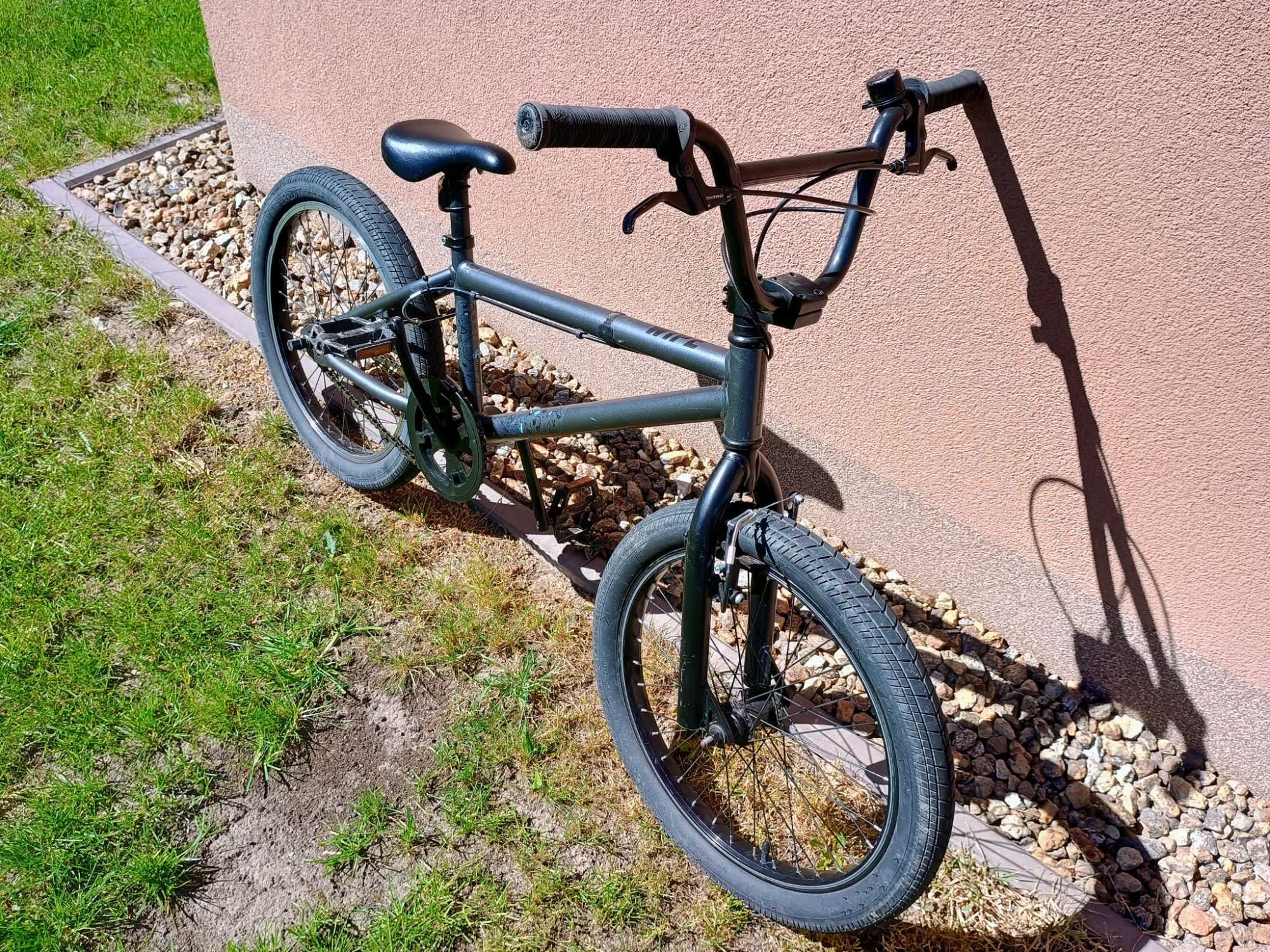 rower BMX Wipe 100 na kołach 20 cali