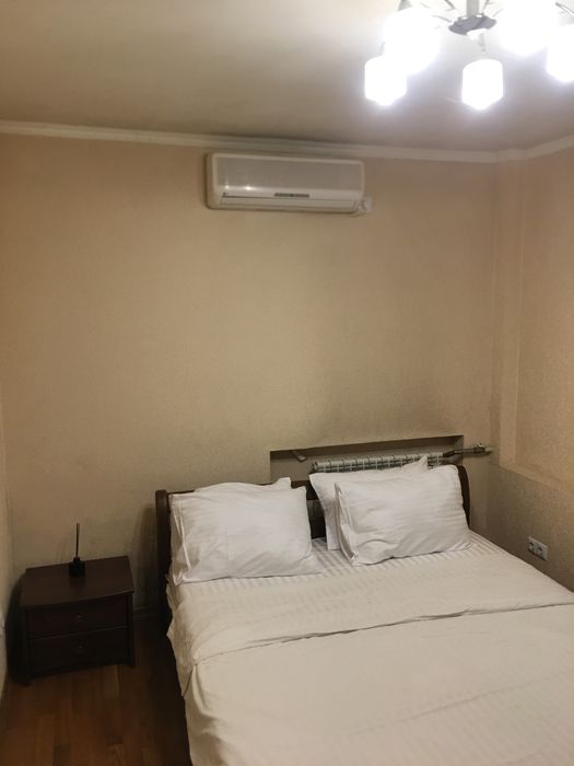 бульвар Лесі Украінки,14 подобово.метро Палацу Спорту