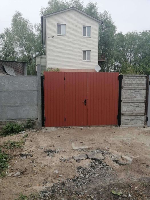 2 кімнатна квартира в будинку на 3 поверсі,все роздільно(вхід та інше)