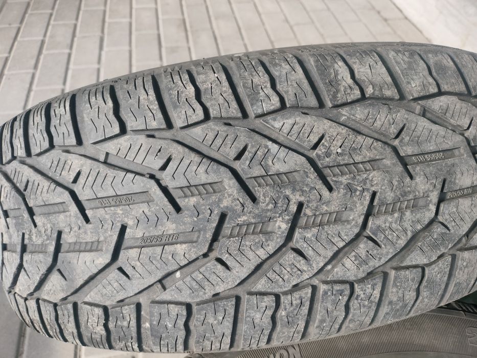 Zimowe opony Kormoran R16