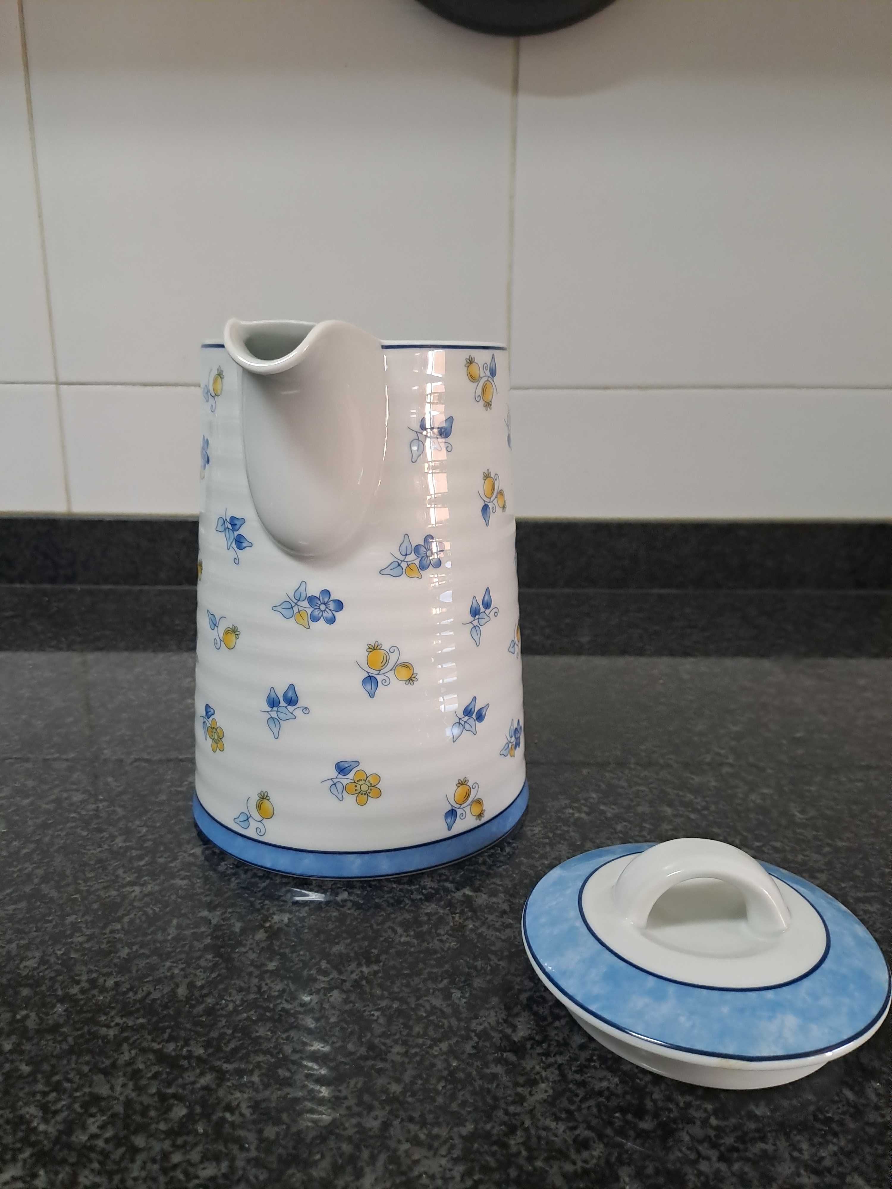 Cafeteira em louça de porcelana SPAL
