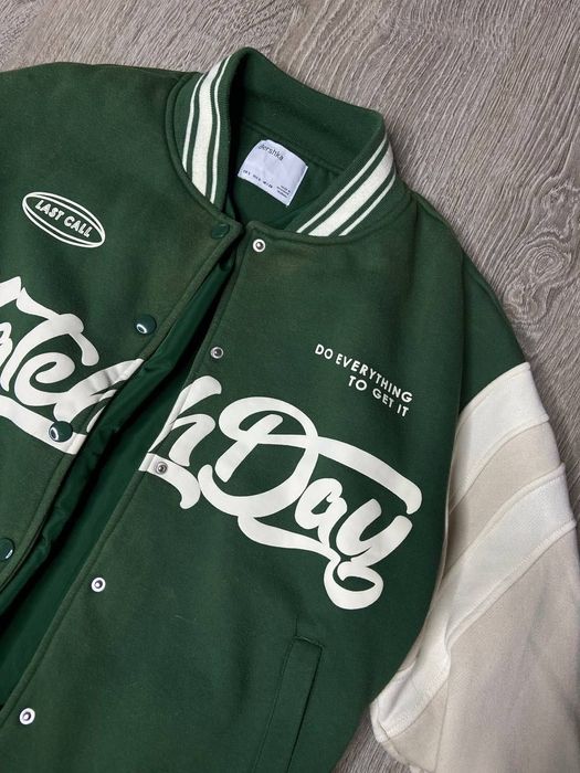 Стильный бомбер BERSHKA