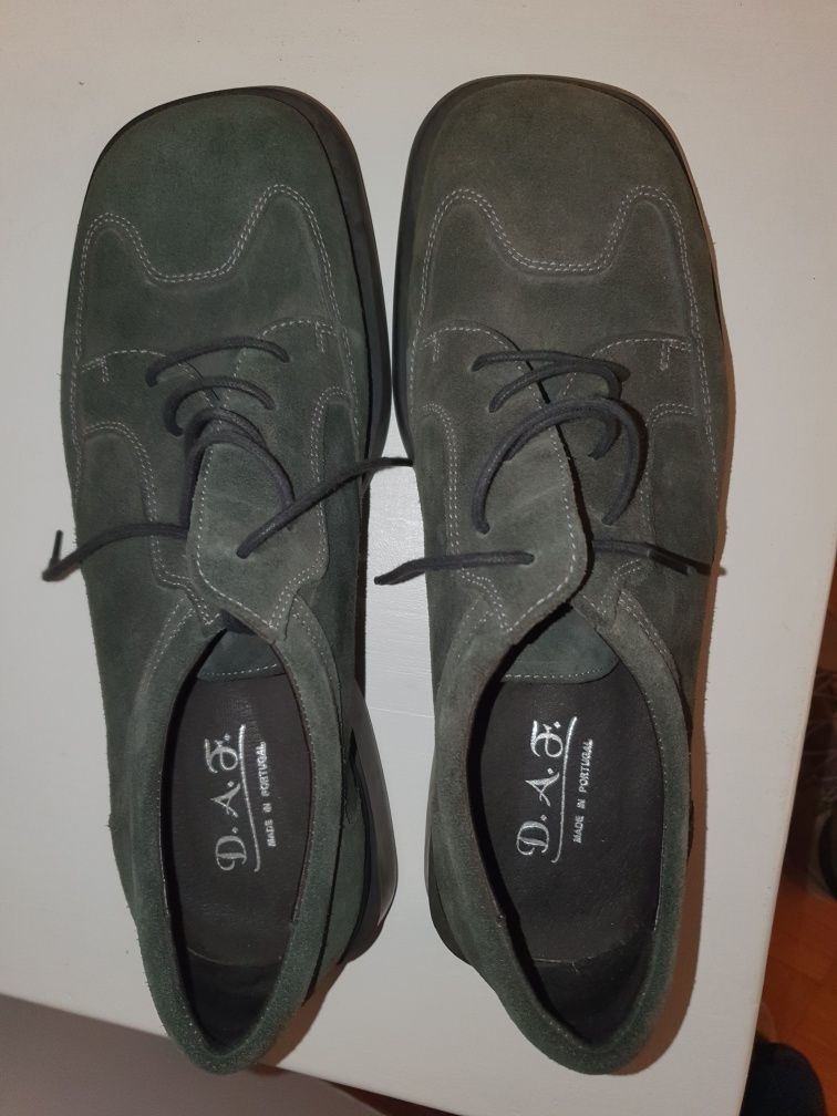 Sapatos de Camurça - Novos