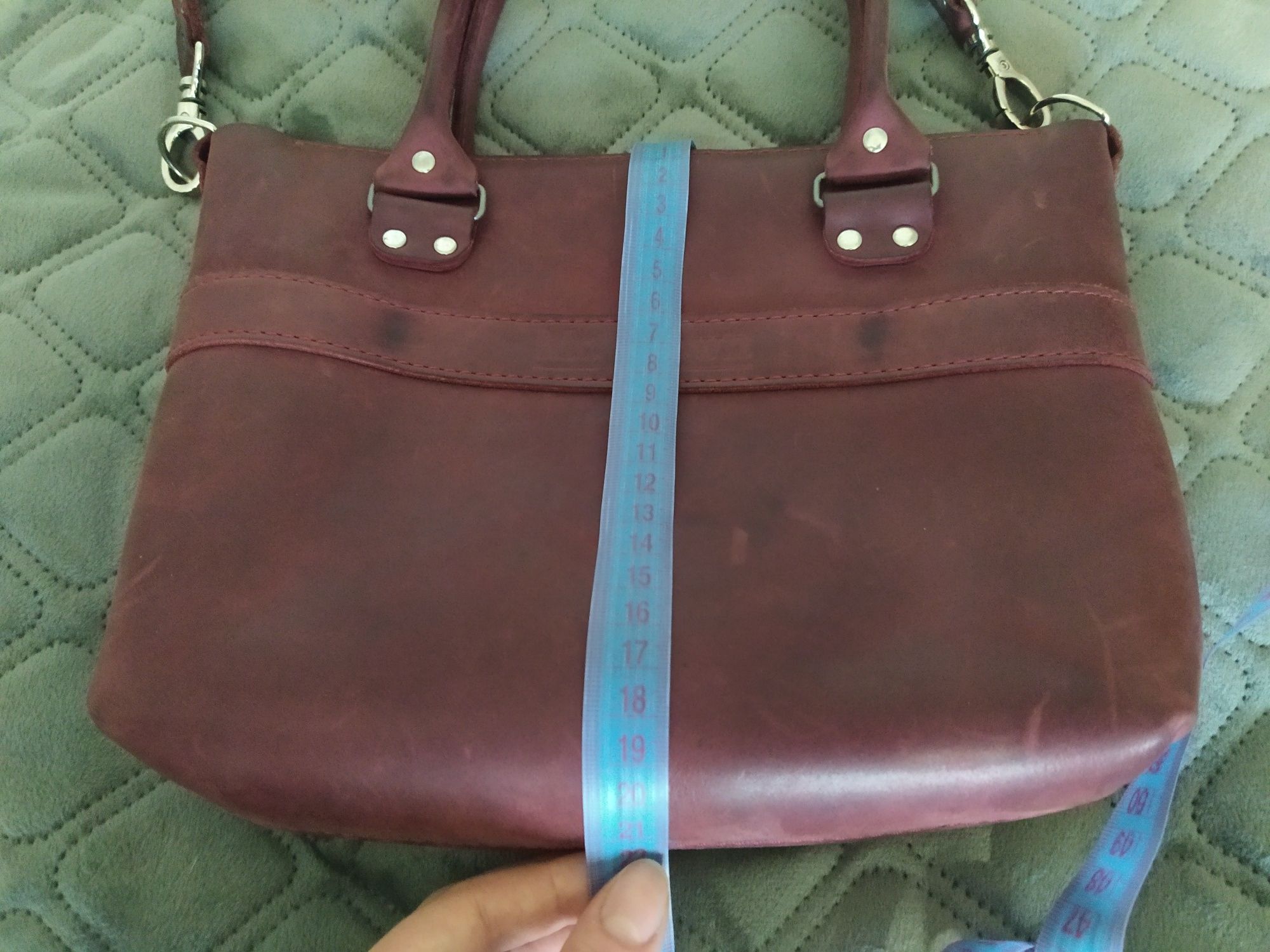 Шкіряна сумочка бордового кольору