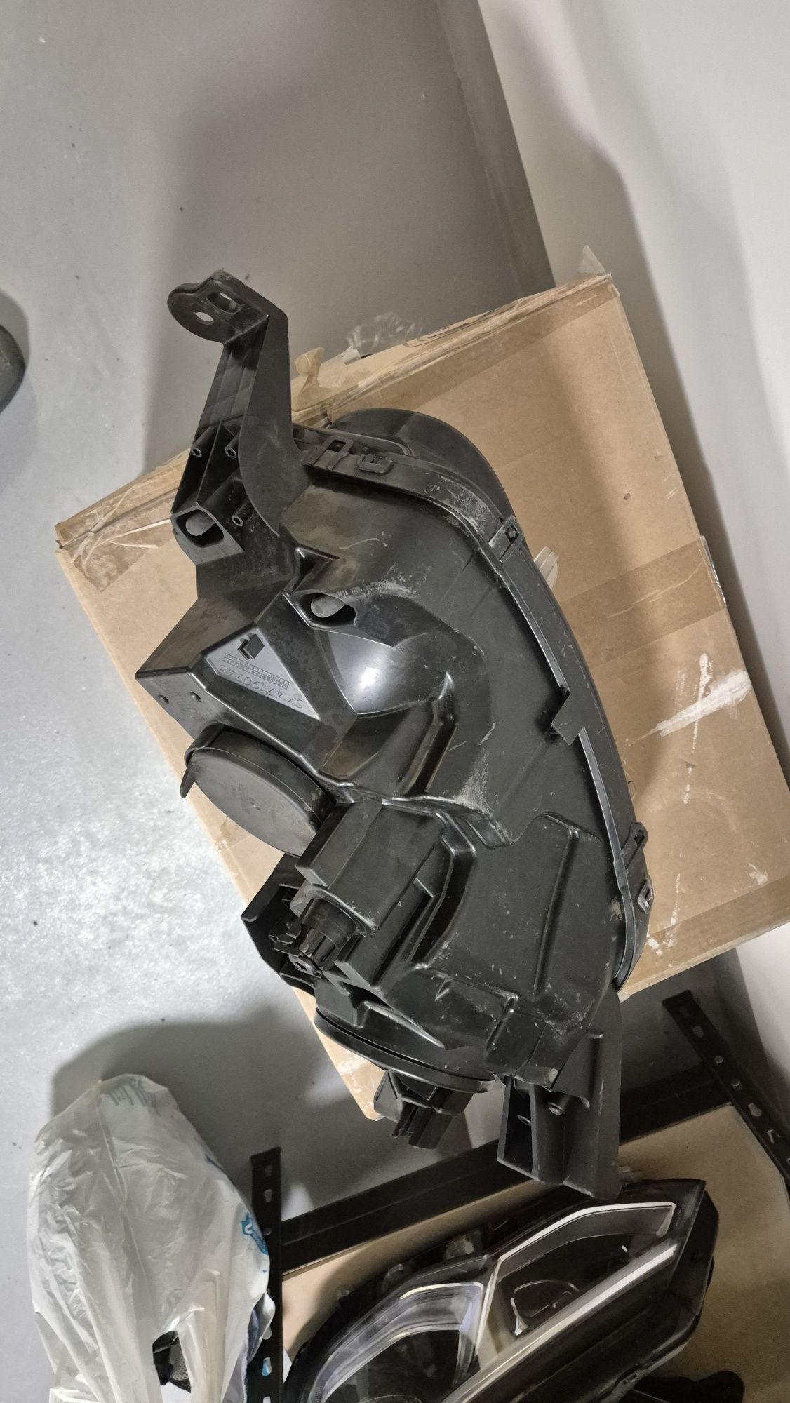 Lampa przednia Lewa CITROEN C4 GRAND PICASSO xenon kompletna