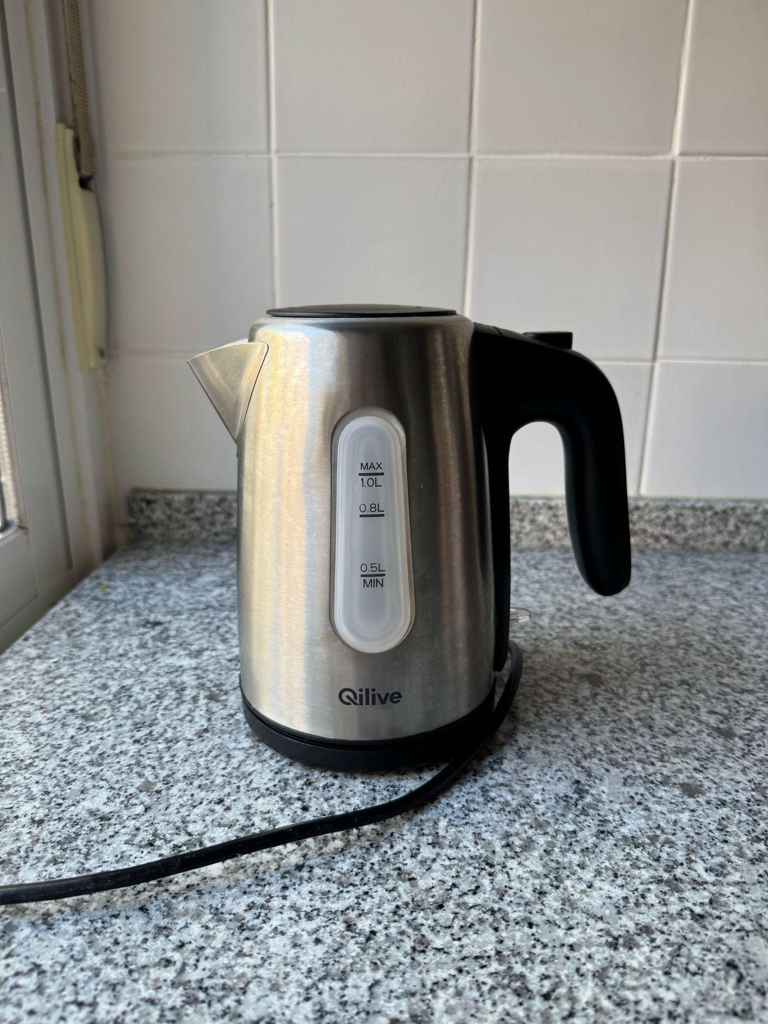 Água quente em poucos segundos. Produto quase novo.