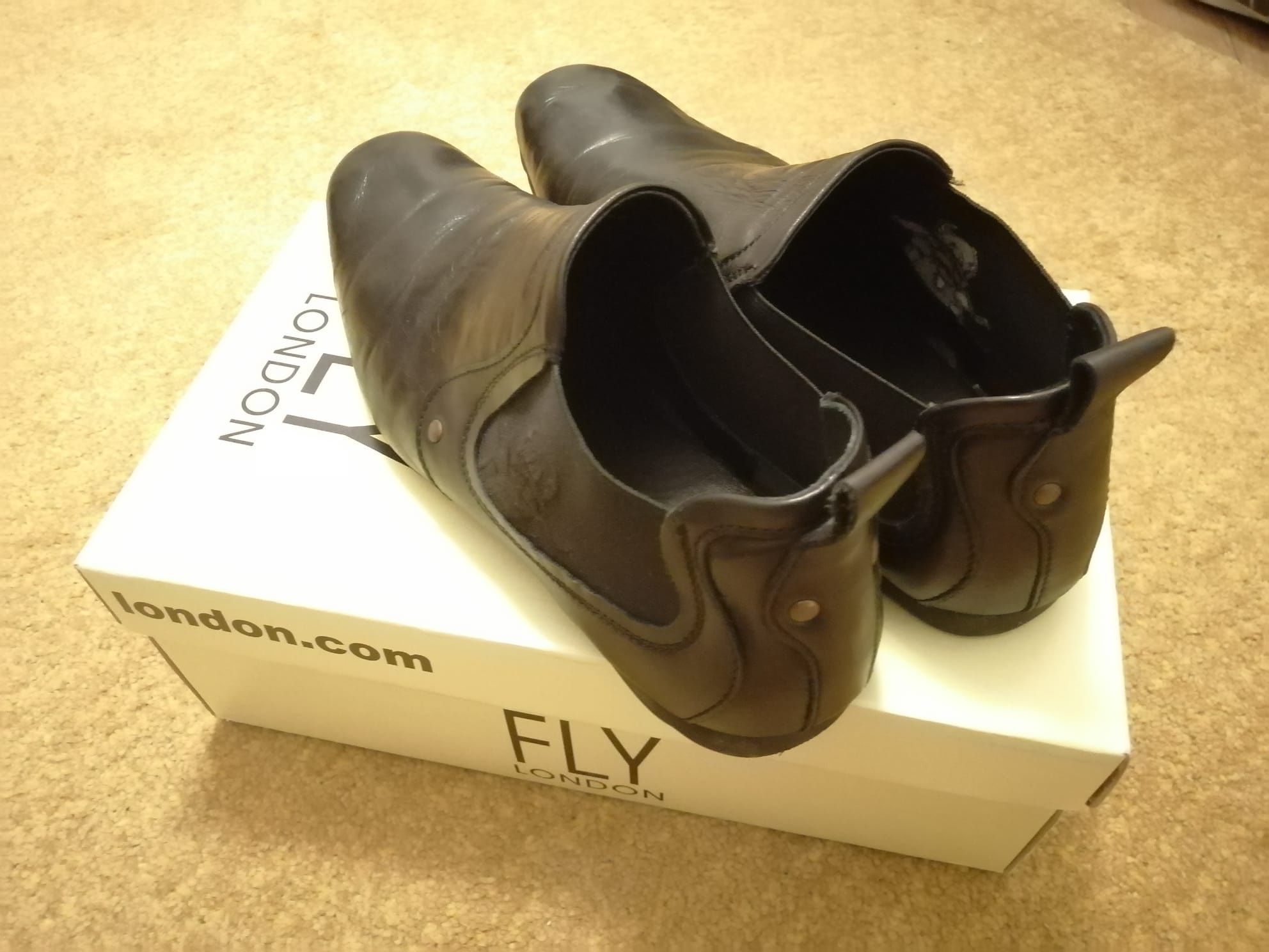Sapatos "Fly London"