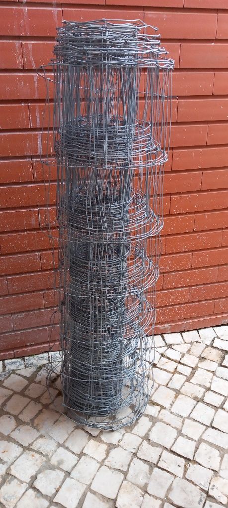 Rede ovelheira , arame farpado , vedação para jardim