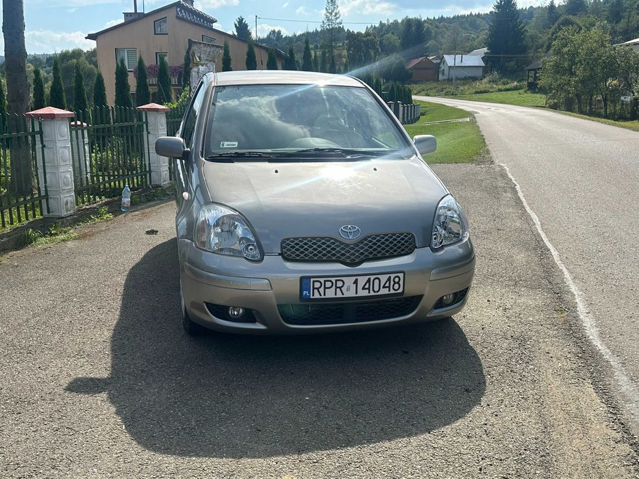 toyota yaris 1.0 vvti benzyna