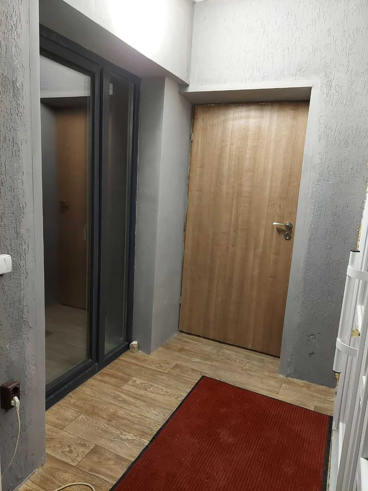 Дверь с коробкой и фурнитурой в офис (или квартиру), 3шт