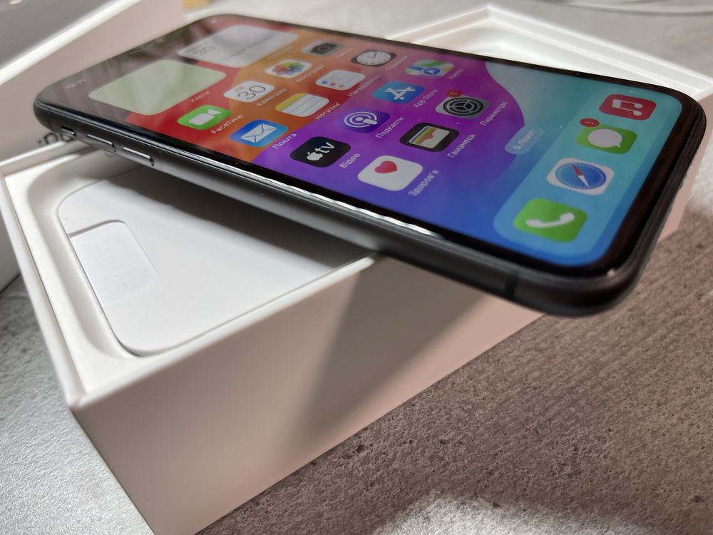 iPhone 11 64 gb  + 3 чехла