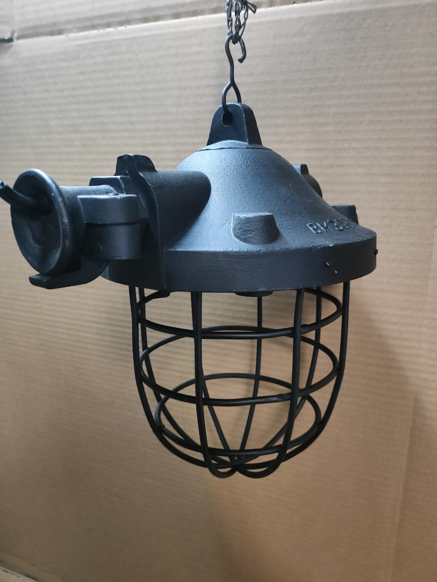 Czarna lampa warsztatowa PRL odrestaurowana Loft