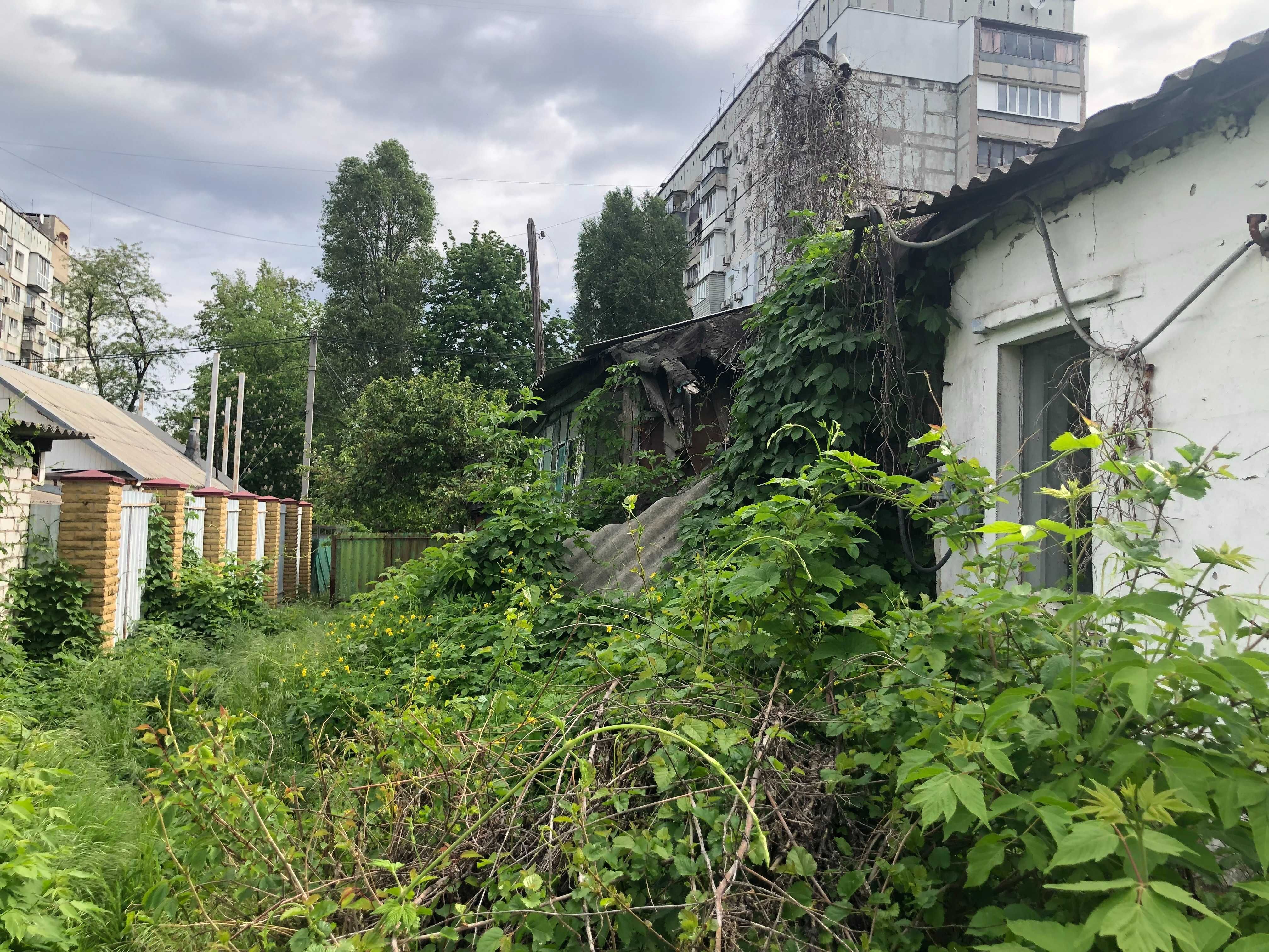 Продам не дорого рівну ділянку землі з старим домом -  Нагорний р-н.