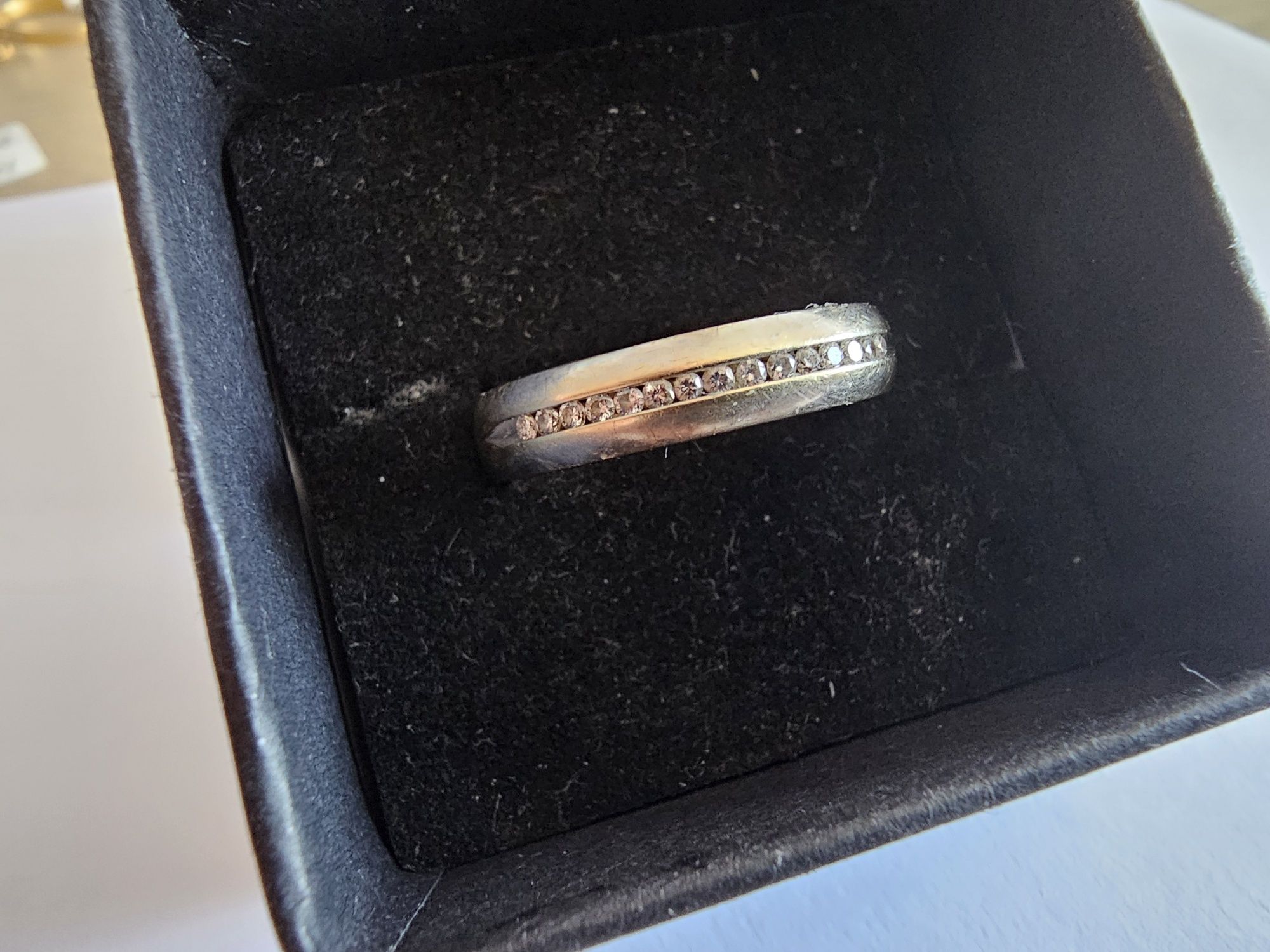 Anel ouro branco 18k com brilhantes