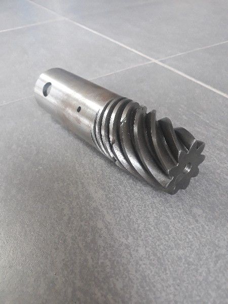 Wałek atakujący  zgrabiarki Deutz Fahr 9 zębów Producent