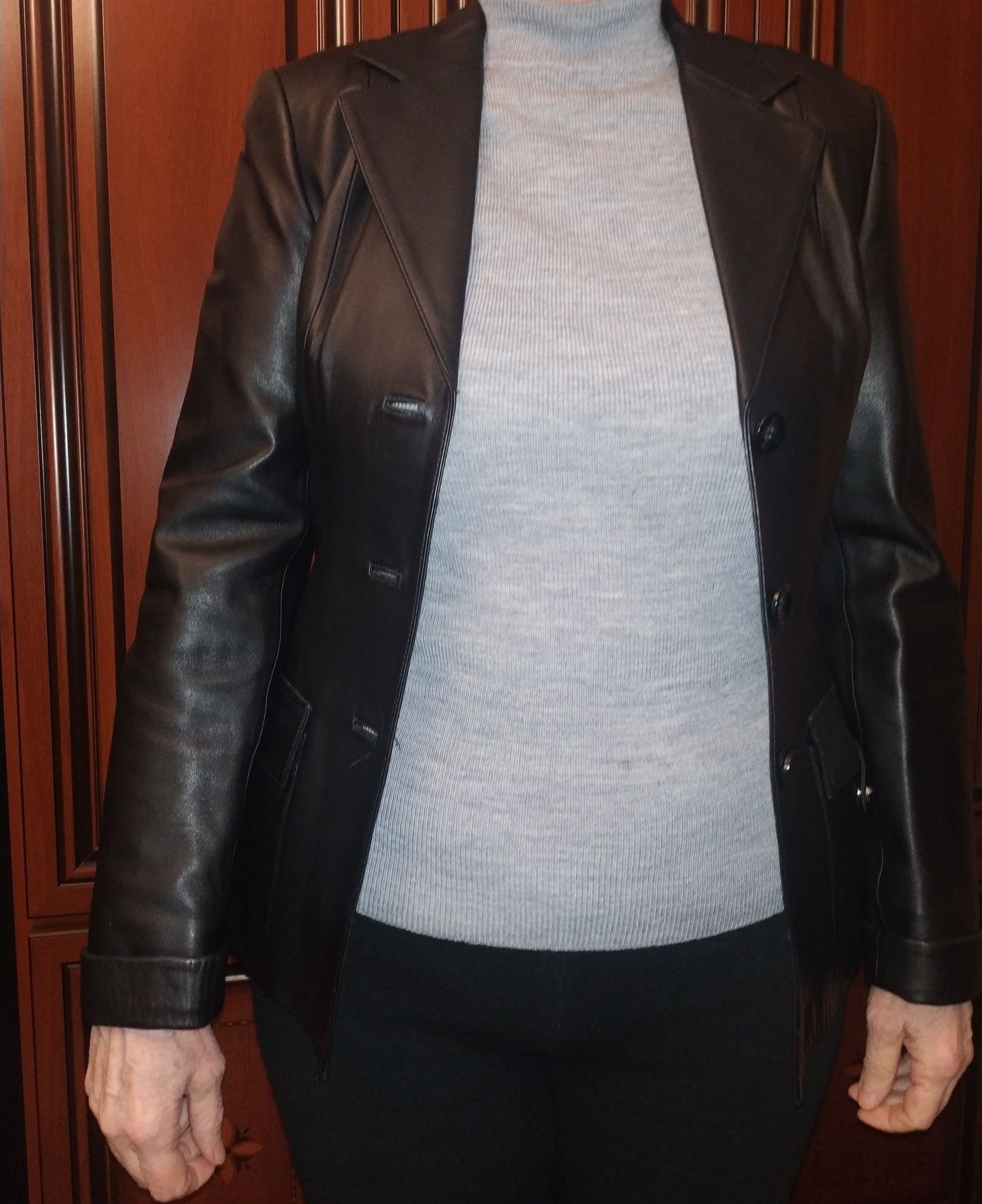 Пиджак женский черный кожаный YiLuQi