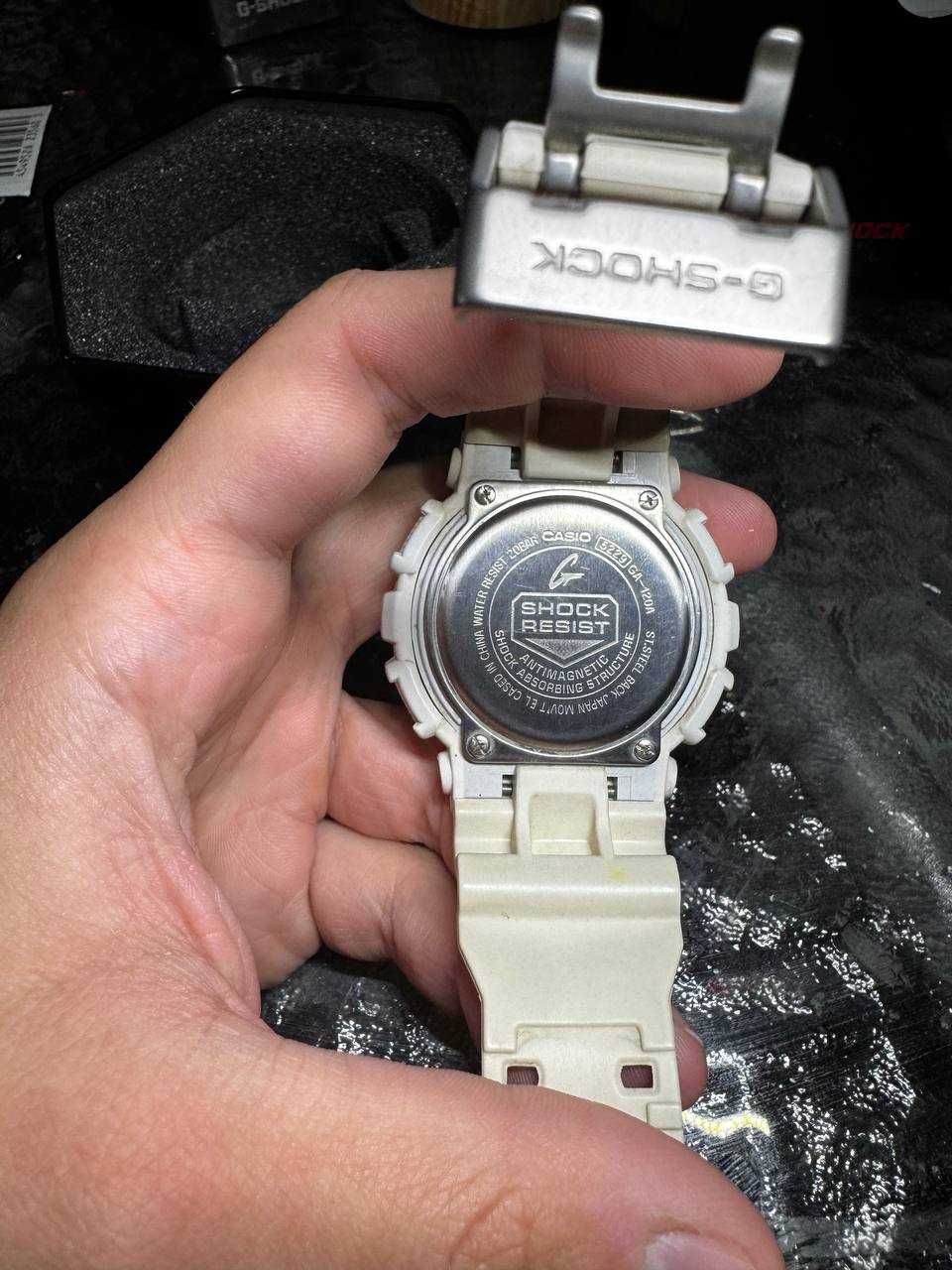 Годинник Casio G Shock resist GA 120A 7AER білий