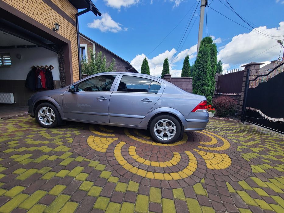 Opel Astra h sedan 1.6