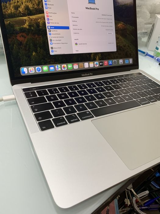 2020 MacBook Pro 13-inch with Touch Bar, Refurbished, Intel Core i5, 8GB RAM, 256GB SSD, Warranty64550505029505121