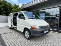 Toyota HiAce 2.5 D-4D 9 Lugares e Caixa 3Ton