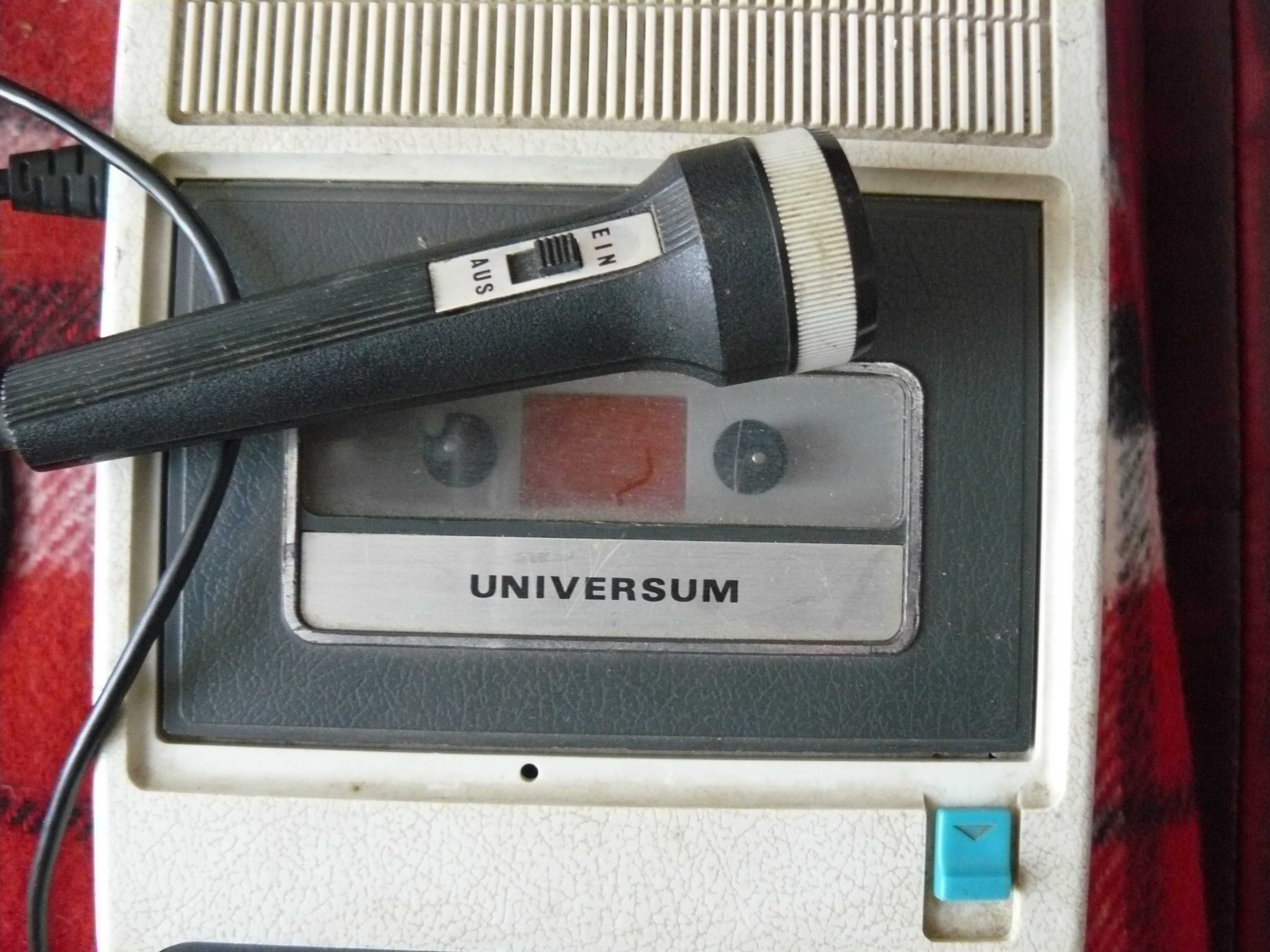 Universum z mikrofonem kaseta